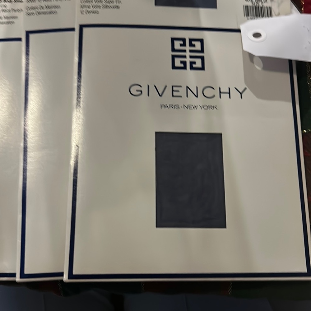 Givenchy size C brand-new pantyhose, purple color